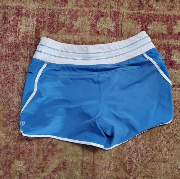 Lululemon shorts size 2 - Picture 3 of 4